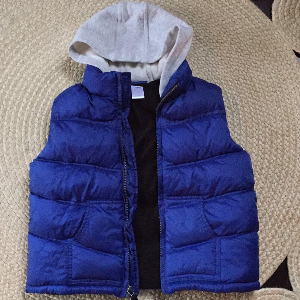 Boys puffer vest with built in hood.